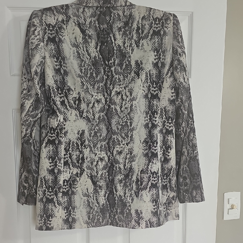 Vince Camuto Black and White Snake Print Blazer - Picture 4 of 4